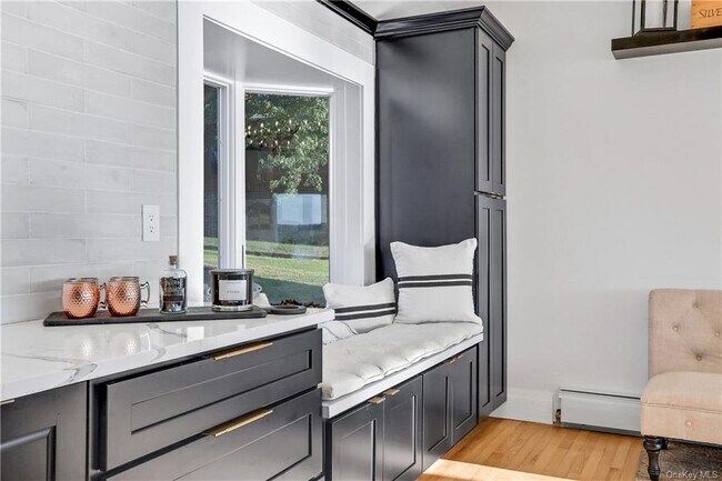 Building Photo - 381 Lakeside Rd