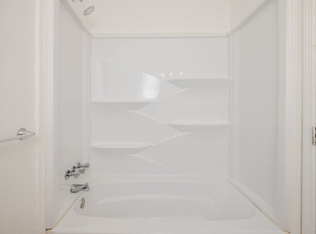 Building Photo - 125 Magnolia Dr