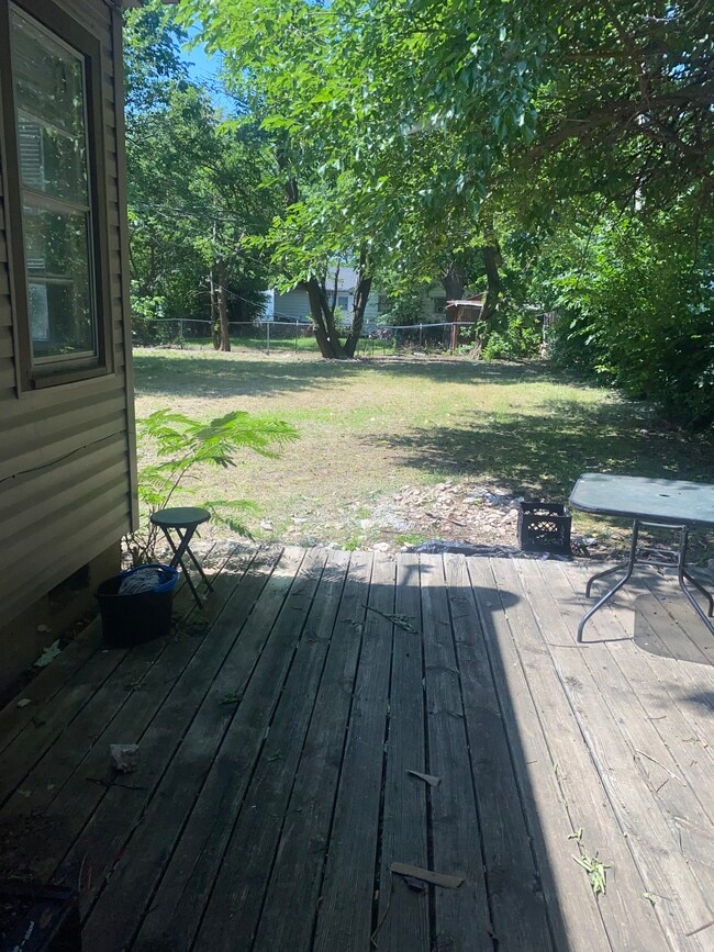 Building Photo - 316 E Jarman Dr