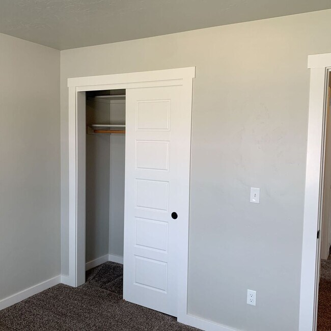 Building Photo - Pet Friendly Caldwell Home!