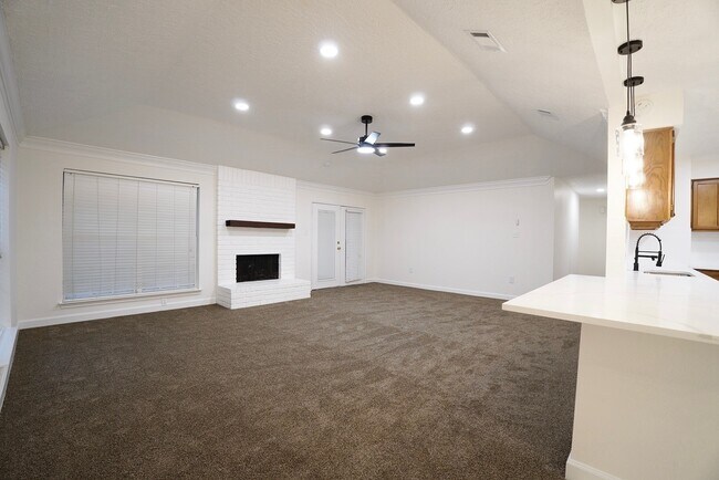 Building Photo - 3403 Honey Creek Dr