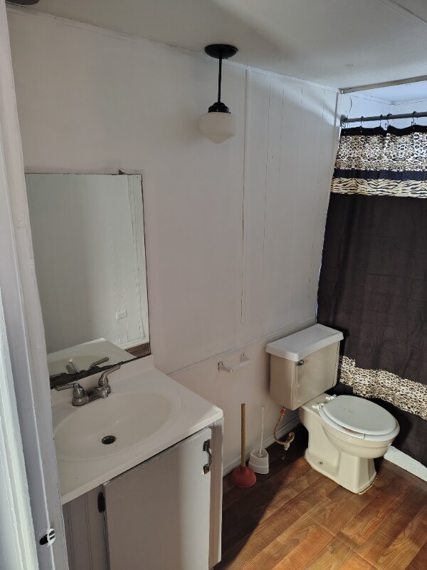 Building Photo - 210 SE Camelot Loop