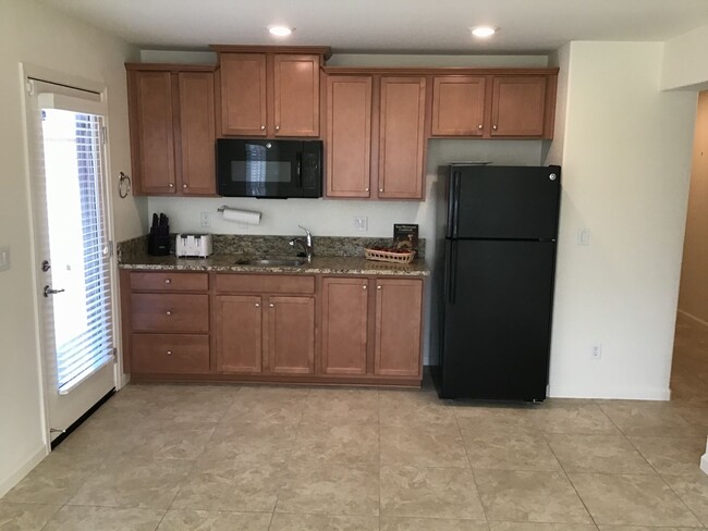 Building Photo - Beautiful 1 Bedroom 1 Bath Home With Al...