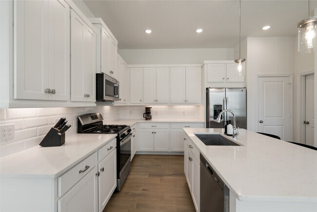 Building Photo - 603 Silver Pear Ct