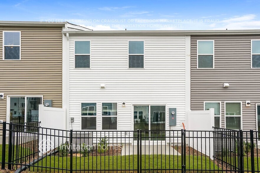 Building Photo - 804 Holiday Pk Ln