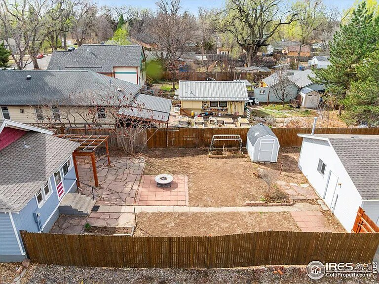 Building Photo - 335 Park St