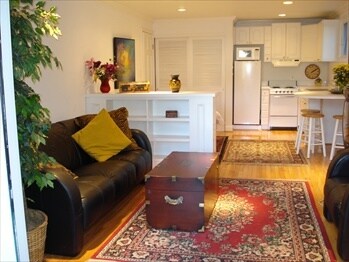 studio full view - 1104 Roberta Ct