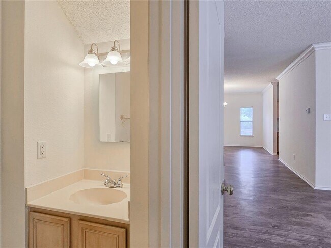 Building Photo - 8321 Cambria Dr
