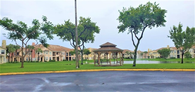 Building Photo - 704 Belmont Ln