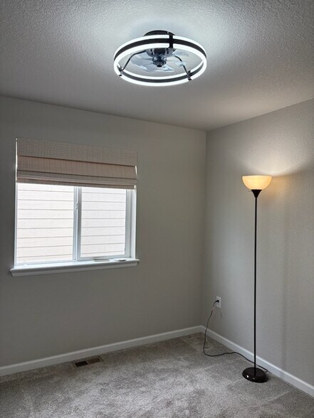 Building Photo - 10869 Wooden Pole Dr