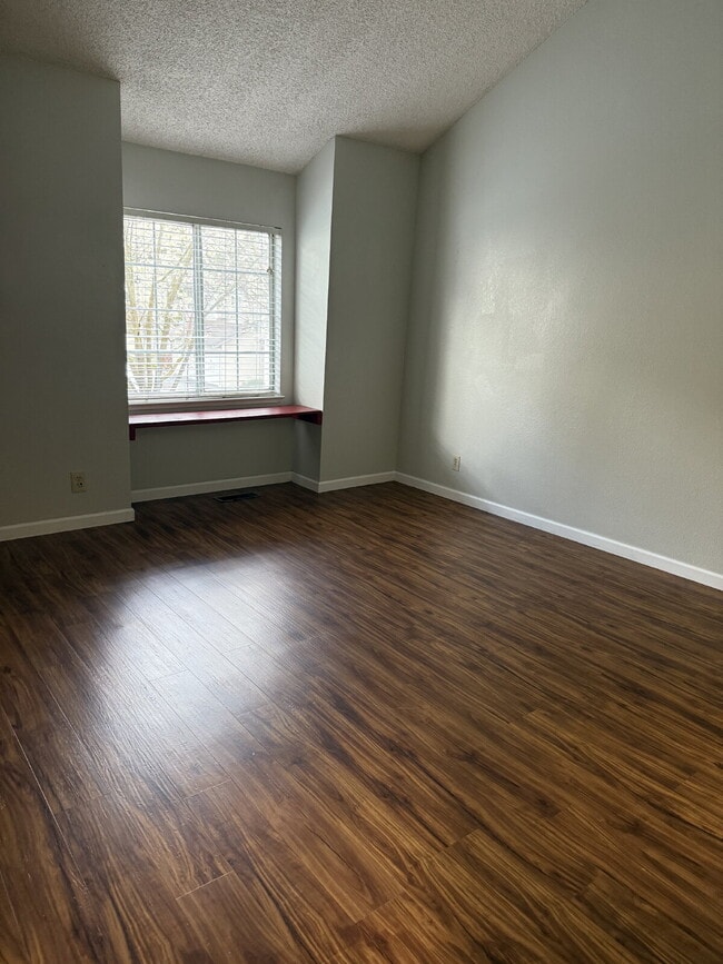 Building Photo - Charming 2-Bedroom, 2.5-Bath Home Just a Short Walk to Downtown Pleasanton