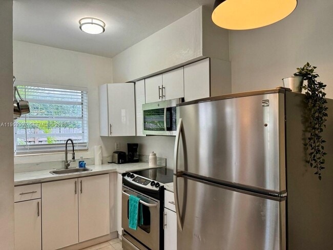 Building Photo - 1130 NE 81st St