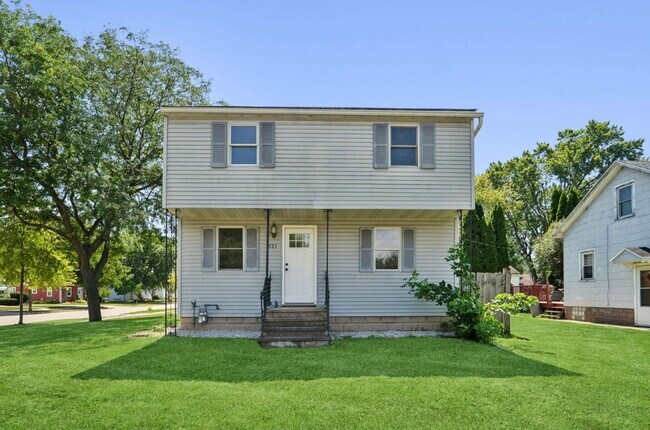 Primary Photo - 521 E 2nd St