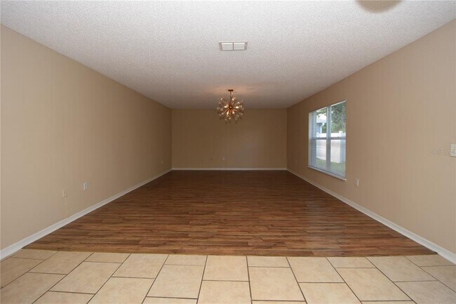 Building Photo - 27 Riverdale Ln