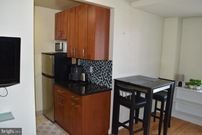 Building Photo - 1111 Arlington Blvd