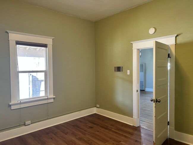 Building Photo - 940 6th St