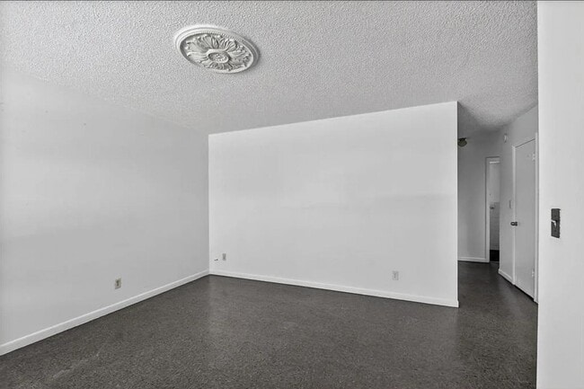 Building Photo - 1406 Barton Rd