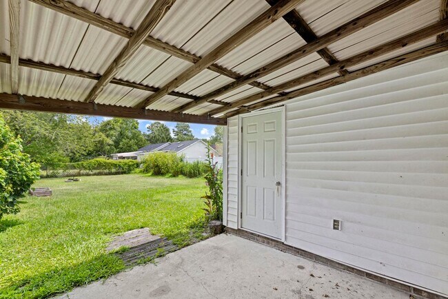 Building Photo - 130-132-132 Pine Crest Dr