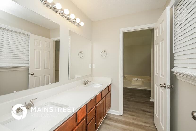 Building Photo - 2452 Clintwood Dr