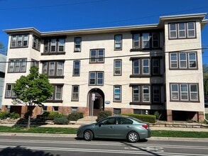 Building Photo - 916 E Gorham St