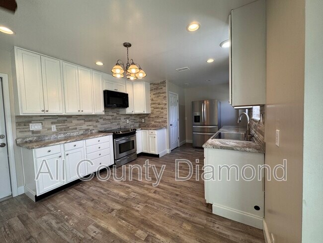 Building Photo - 607 Plantation Ct