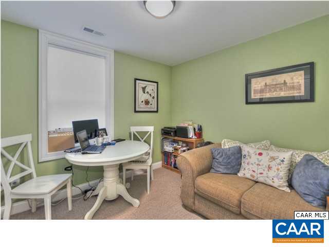 Building Photo - 270 Claremont Lane