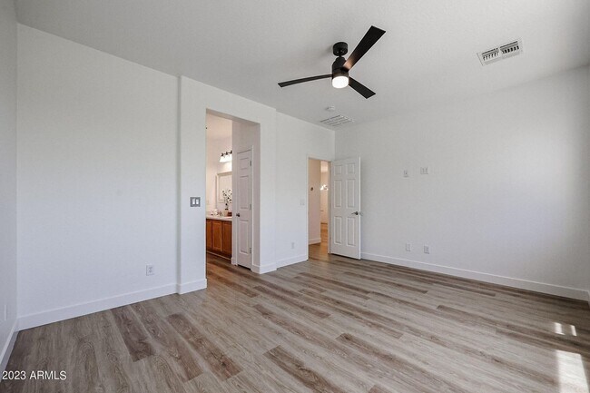 Building Photo - BRAND NEW 5 BEDROOM HOME IN PHOENIX