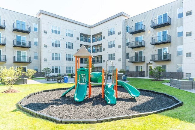 Building Photo - 18w070 Royce Blvd