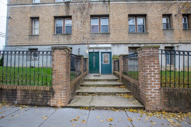 Building Photo - Lovely 2 BR/1 BA Condo in Columbia Heights!