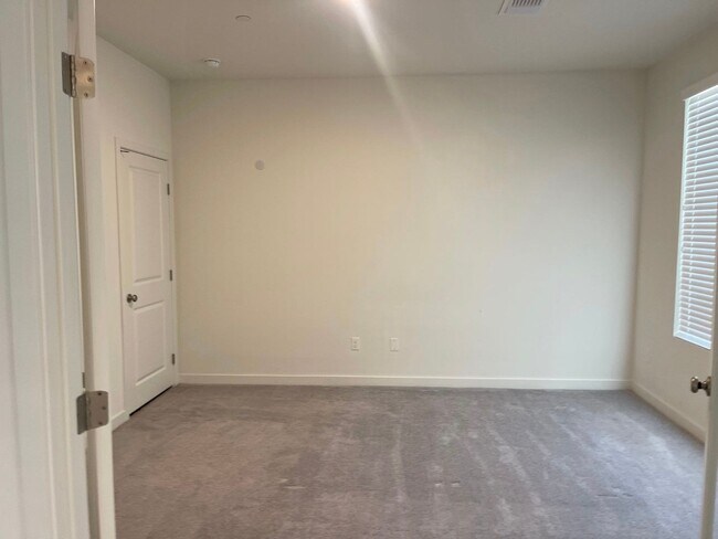 Building Photo - Gorgeous home for rent in SW Bakersfield- ...