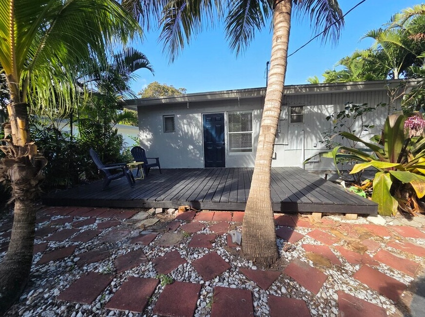 Building Photo - 902 NE 40th St