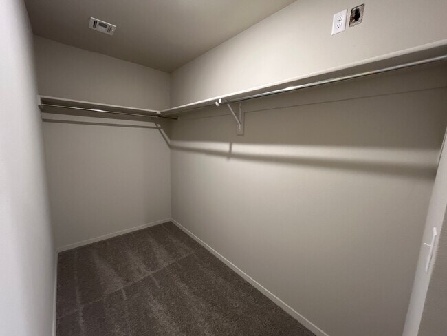 Building Photo - *Pre-leasing* Three Bedroom | Two Bath Hom...
