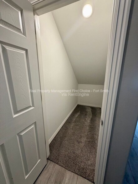 Building Photo - 9919 Landry Dr