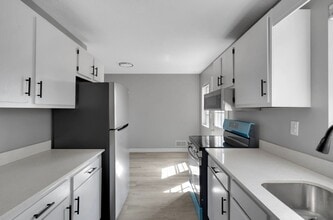Building Photo - Pacelli Place Townhomes