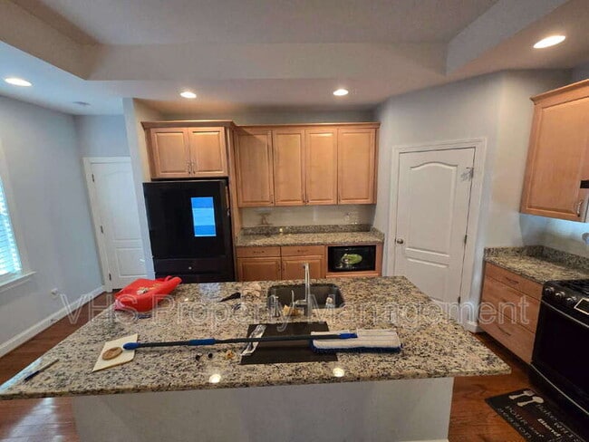 Building Photo - 2400 Lakeview Pkwy