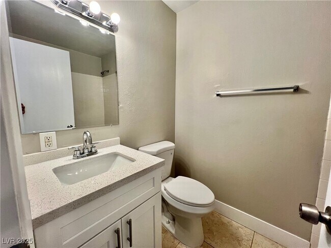 Building Photo - 801 Carpenter Dr