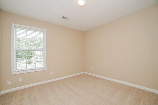 Building Photo - 820 Brandon Dr