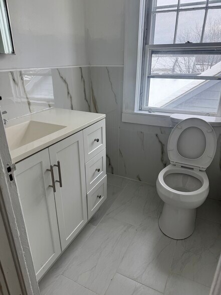 Building Photo - 334 Midland Ave