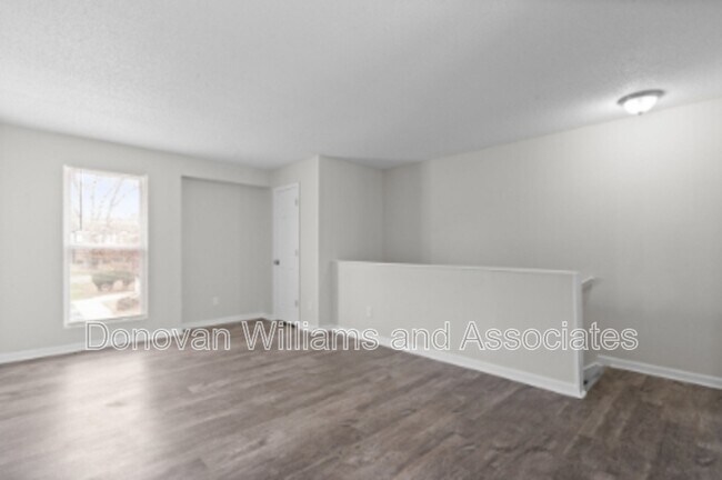 Building Photo - 4620 Central Ave