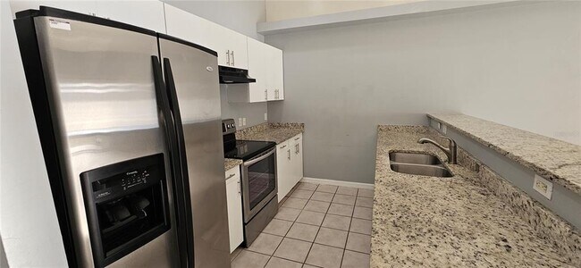 Building Photo - 401 SE 24th Ave