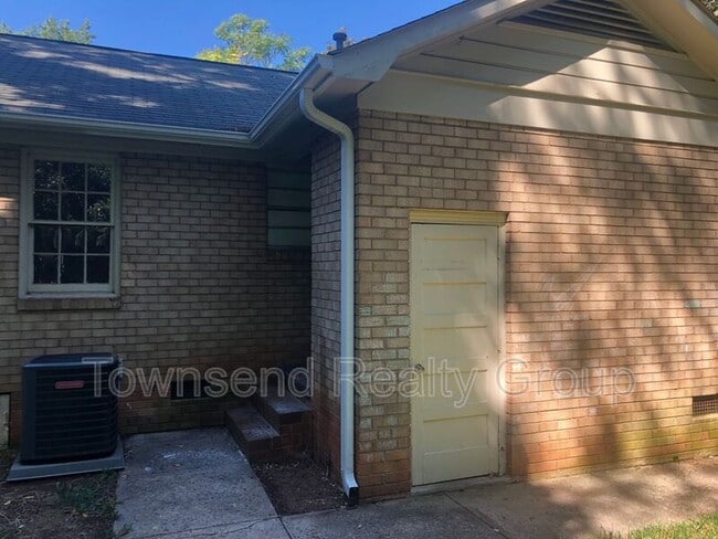 Building Photo - 3026 Amity Garden Ct