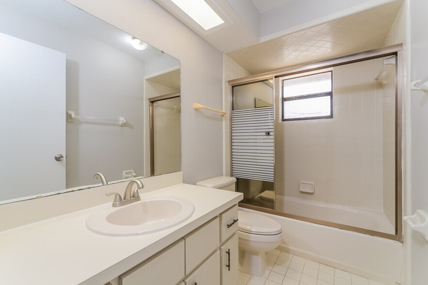Building Photo - 104 Lake Daisy Terrace