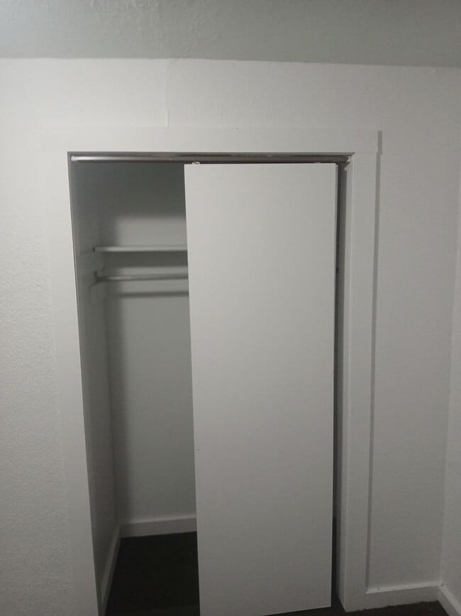 Building Photo - Welcome to 494 Allston!