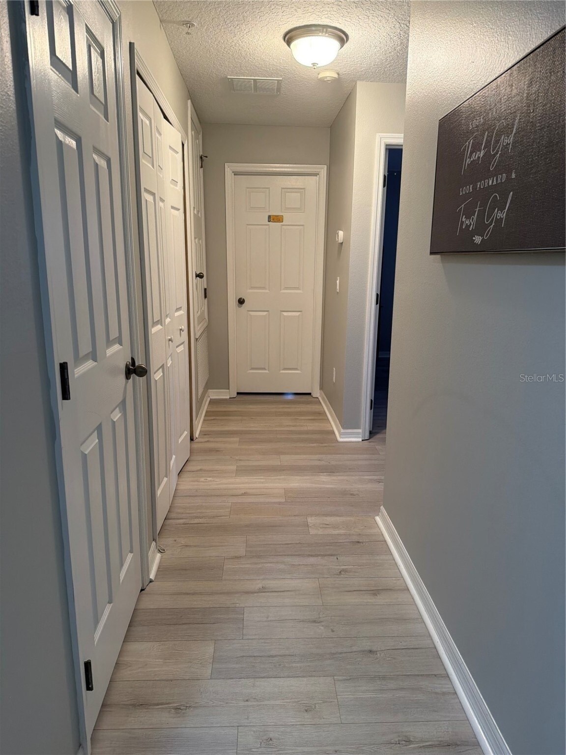 Building Photo - 1951 Sunset Palm Dr