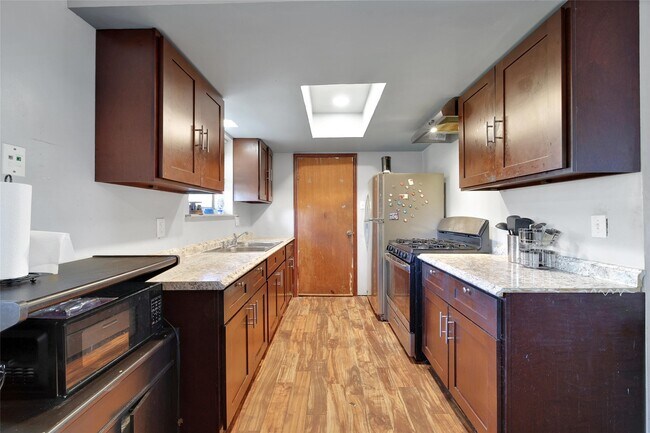 Building Photo - 1559 Diplomat Way