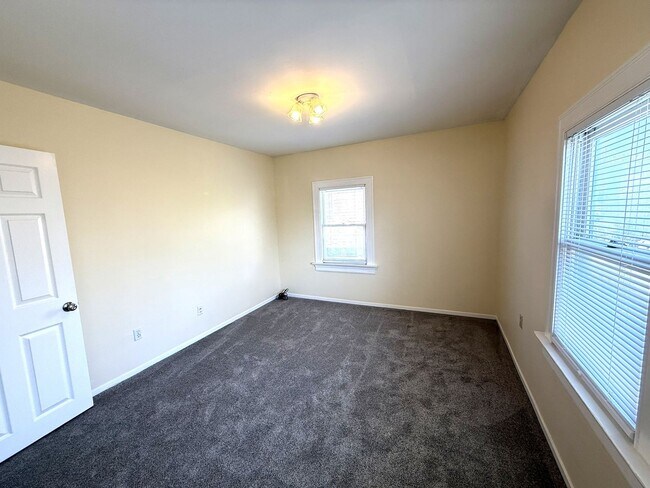 Building Photo - 5BR 1.5BA Berkeley Home | W/D, Dishwasher, Backyard + Storage Near Shattuck & Berkeley Bowl