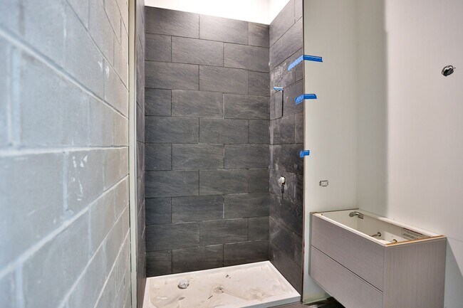 Building Photo - Brand New Studio in Wicker Park. 12' Ceili...