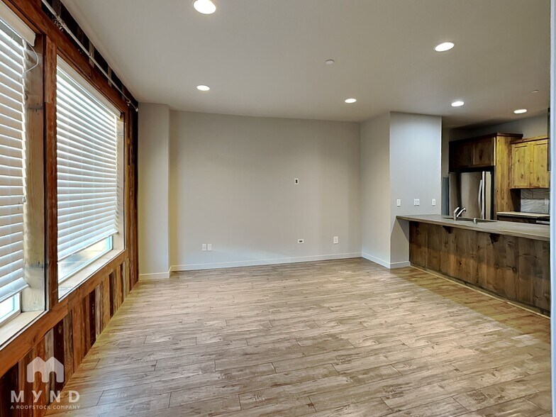 Building Photo - 118 N 43rd Pl