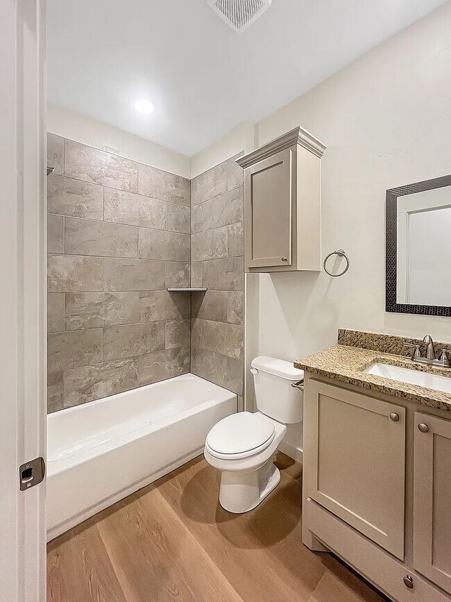 Building Photo - Modern 3-Bedroom Duplex Unit in Lawton