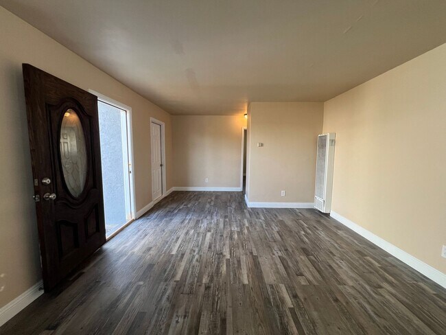 Building Photo - 1013-1013 12th St